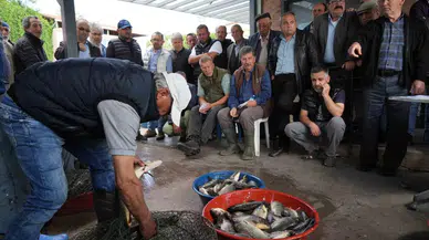 Tarihi Gölyazı’da 100 Yıllık Balık Mezadı