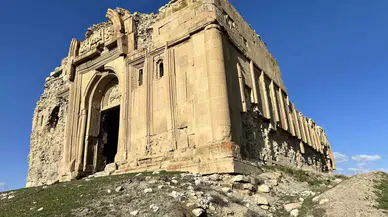 Van’ın Bin 700 Yıllık Kilisesi Ziyaretçilerini Bekliyor