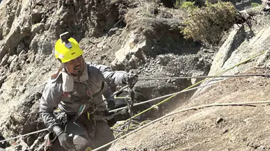 Yüksekova’da Heyelan Sonrası Dağcılar Devreye Girdi