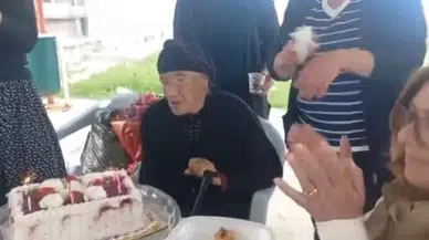 102 Yaşındaki Zeliha Teyzeye Yaş Günü Kutlaması
