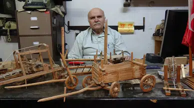 40 Yıllık Kasap, Çocukların Hasretlerini Gidermek İçin Yaptığı Ahşap Oyuncakları Dükkanında Sergiliyor