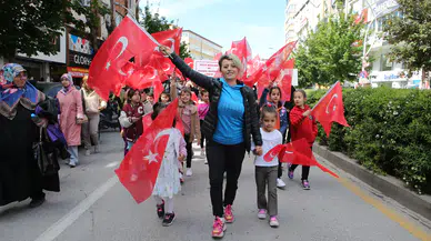 Gazi Caddesi’nde Gençlik Yürüyüşü
