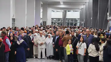 İlk Hac Kafilesi Dualarla Uğurlandı