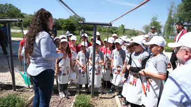 Minik Eller Hobi Bahçesi’nde Fideler Toprakla Buluştu