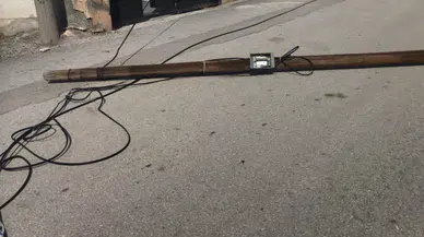 Yol Kenarındaki Direğe Çarpıp Kaçtı