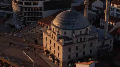 Bu Sütunlar 642 Yıllık Caminin Sigortası