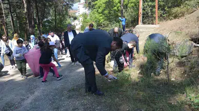 Çöp Toplayıp Fidan Diktiler