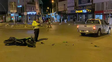 Hız Motoru ile Kamyonet Çarpıştı: 1 Yaralı