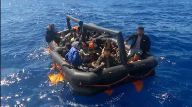 İzmir Açıklarında 60 Sistemsiz Göçmen Kurtarıldı