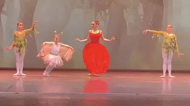 İzmir’de Balerinlerin Gösterisi Hayran Bıraktı