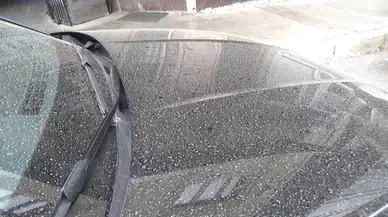 İzmir’de Toz Taşınımlı Hava Tesirli Oldu, Araçlara Çamur Yağdı