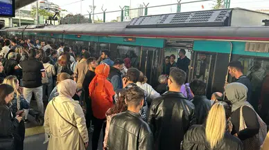 Marmaray’da Bir Kişi Raylara Atlayarak İntihar Etti