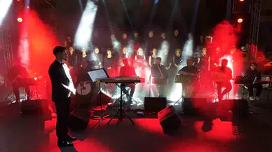 Memurlardan Oluşan Koro, Usta Ses Sanatkarlarını Aratmadı