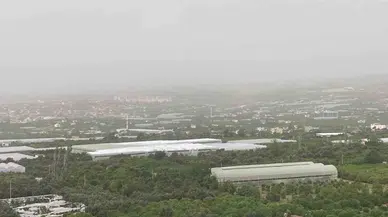 Mersin’i Toz Bulutu Kapladı, Araçlar Çamura Bulandı