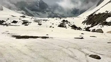 Saatlerce Çektiği Karlı Dağların Tabiatı Mest Etti: Manzaralar Alpler ve Himalayalar’ı Aratmadı