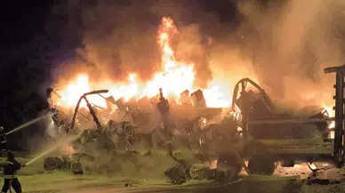 Tem’de Beyaz Eşya Yüklü Tırın Dorsesi Alev Alev Yandı