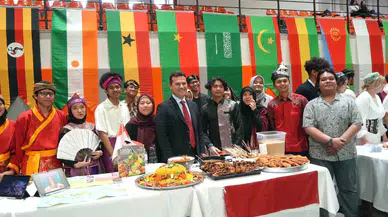 13 Ülkeden Gelen Öğrenciler Yöresel Eserlerini Tanıttı, Halk Oyunlarını Sahneledi