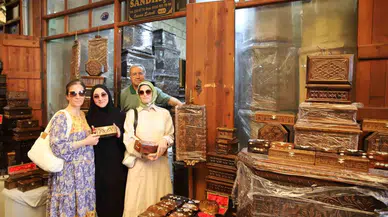 65 Yıldır Genç Kızların Çeyizlik Sandıklarını Yapıyor