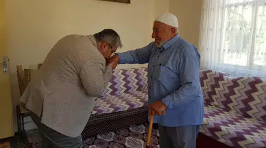 Başkan Ünlü, Yaşlıları Unutmadı