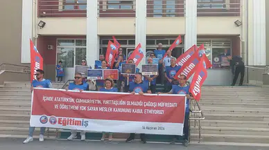 Çorum’da Eğitimciler, Müdürlük Önünde Sistemi Eleştirdi