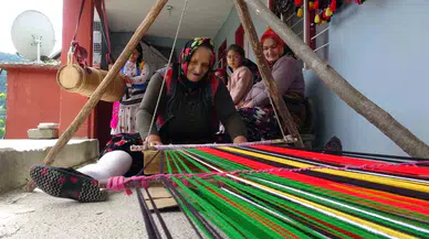 Asırlık El Dokumaları Yaşatılmaya Devam Ediyor