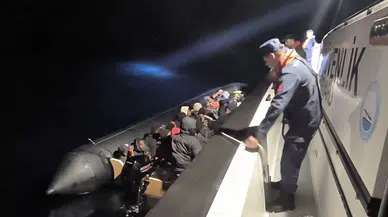 Bozcaada Açıklarında 45 Kaçak Göçmen ile 1 Göçmen Kaçakçısı Yakalandı