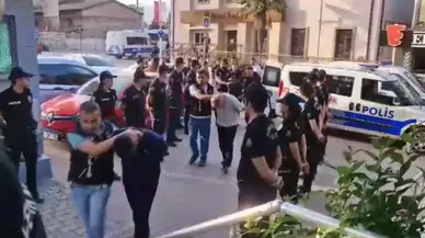 Bursa’da Zehir Tacirlerine Şafak Operasyonu...kapılar Koçbaşlarıyla Kırıldı, Dron Havadan Takip Etti