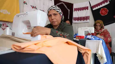 Çeyizlik Eser Hazırlayan Afetzede Bayanlar, İlmek İlmek Gerilim Atıyorlar