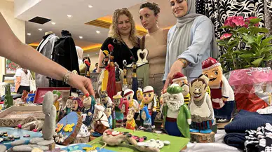 Depremzede Kursiyerlerin El Emeği Eserleri Yıl Sonu Standında Beğeniye Sunuldu