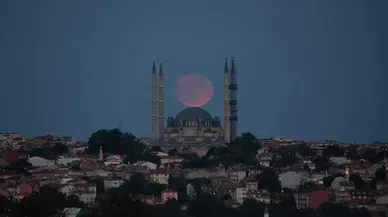 Edirne’de Selimiye Camii ve Dolunay Görsel Şölen Oluşturdu