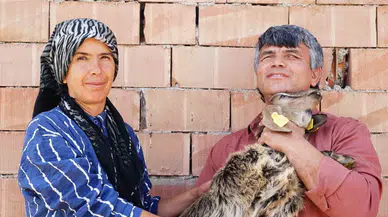 Görme Engelli Çiftin Hayat Azmi: Hayvan Otlatıp Tarlada Çalışıyorlar
