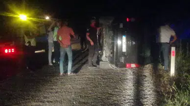 Isparta’da Hafif Ticari Araç ile Minibüs Çarpıştı: 2’si Çocuk 4 Yaralı