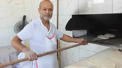 Kavurucu Sıcakta Ocak Başında Şiddetli Mesai Yapan Fırıncı, 800 TL Yevmiye Alıyor
