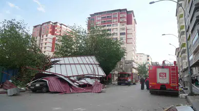 Muş’ta Fırtına Çatıları Uçurdu