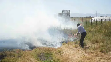 Örtü Yangını Tarım Alanlarına Sıçramadan Söndürüldü