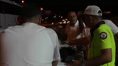 Polisin "Sabır" Sınavı: Otobüs Sürücüsü Ehliyetini Vermemek İçin Dakikalarca Lisan Döktü