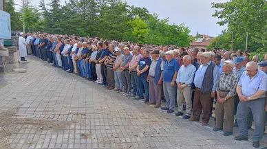 Reklam Panosu Altında Ezilerek Ölen Bayan Son Seyahatine Uğurlandı