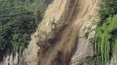Rize’de Toprak Kayması Meydana Geldi... O Anlar Kamerada