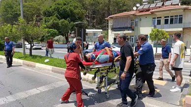 Sağlık Ocağı Önünde Kaza Yaptılar, Birinci Müdahale Merkezde Vazifeli Tabiplerden Geldi