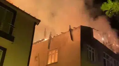 Sancaktepe’de Binanın Çatısı Alev Alev Yandı