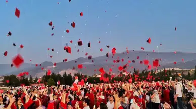 Sarsıntının Yaralarının Sarıldığı İskenderun’da Mezuniyet Heyecanı
