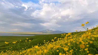 Sütey Yaylası ve Süphan Dağı’nda Bulut Geçişleri Görsel Şölen Oluşturdu