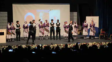 Türkçeyi Öğrenen Memleketler arası Öğrencilerden Renkli Mezuniyet Merasimi