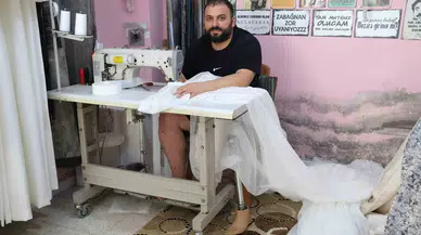 Yemek Masasının Altında Yaşama Tutunan Depremzede Ali, Protez Bacağıyla Ekmek Parasını Kazanıyor