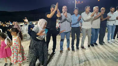 83 Yaşındaki Şerife Nene, Bitmeyen Gücüyle 2 Saat Halay Çekti