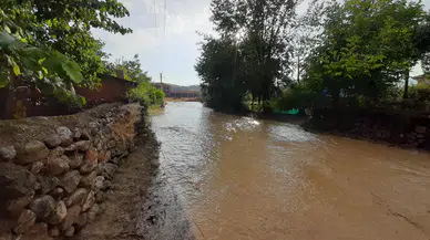 Dere Yatağı Şiddetli Yağışa Dayanamadı