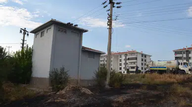 Elektrik Direğinden Düşen Kıvılcımlar Yangın Çıkardı