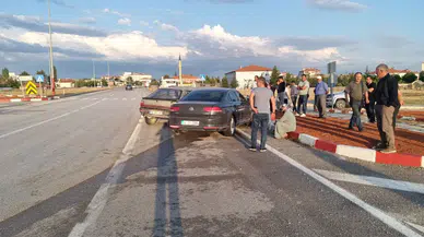 İki Otomobil Çarpıştı