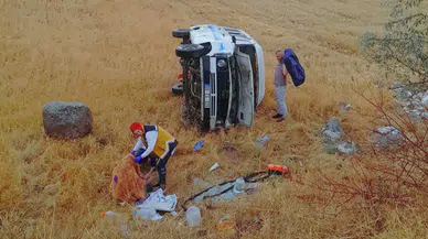 Minibüs Buğday Tarlasına Devrildi: İki Yaralı