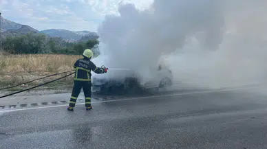 Seyir Halindeki Otomobil Alev Alev Yandı